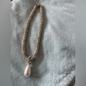 Pearl Drop Necklace in Pearl & Silver
Julietta